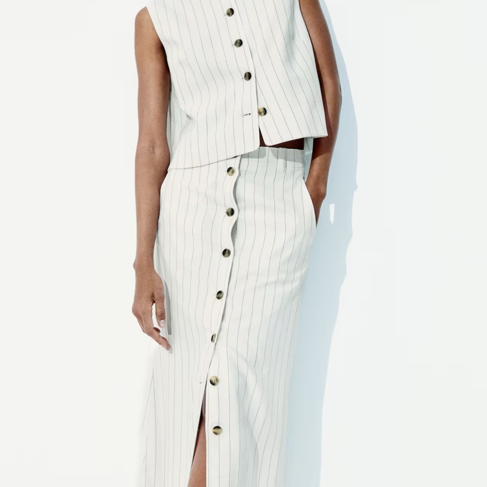 H&M linen blend pinstripe skirt. Size 8